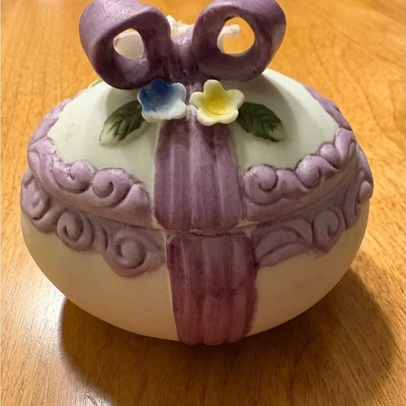 Vintage Lefton China Hand Painted Egg Trinket Box - Picture 2 of 4